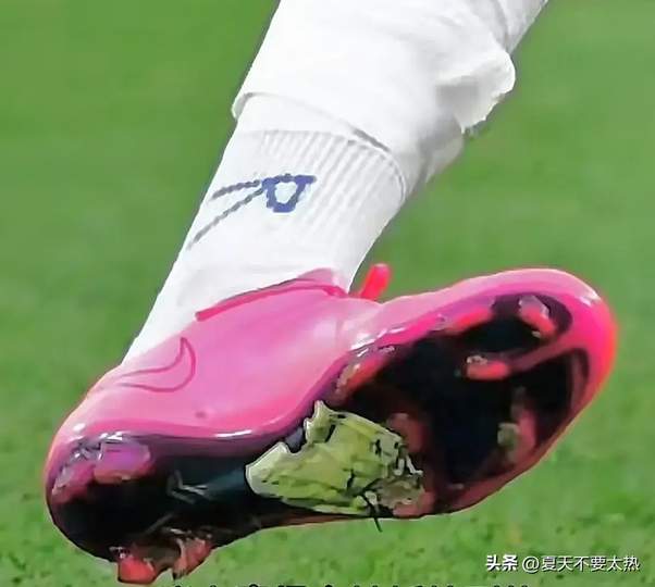伊朗足球英雄的“补丁战靴”，启示LOL选手的极简信仰